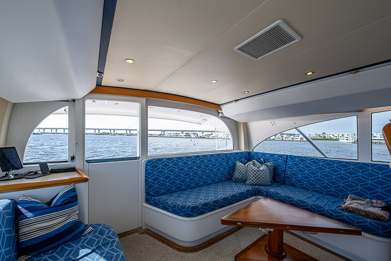https://arconyachts.ams3.digitaloceanspaces.com/109188/conversions/large_4517776-optimize.jpg