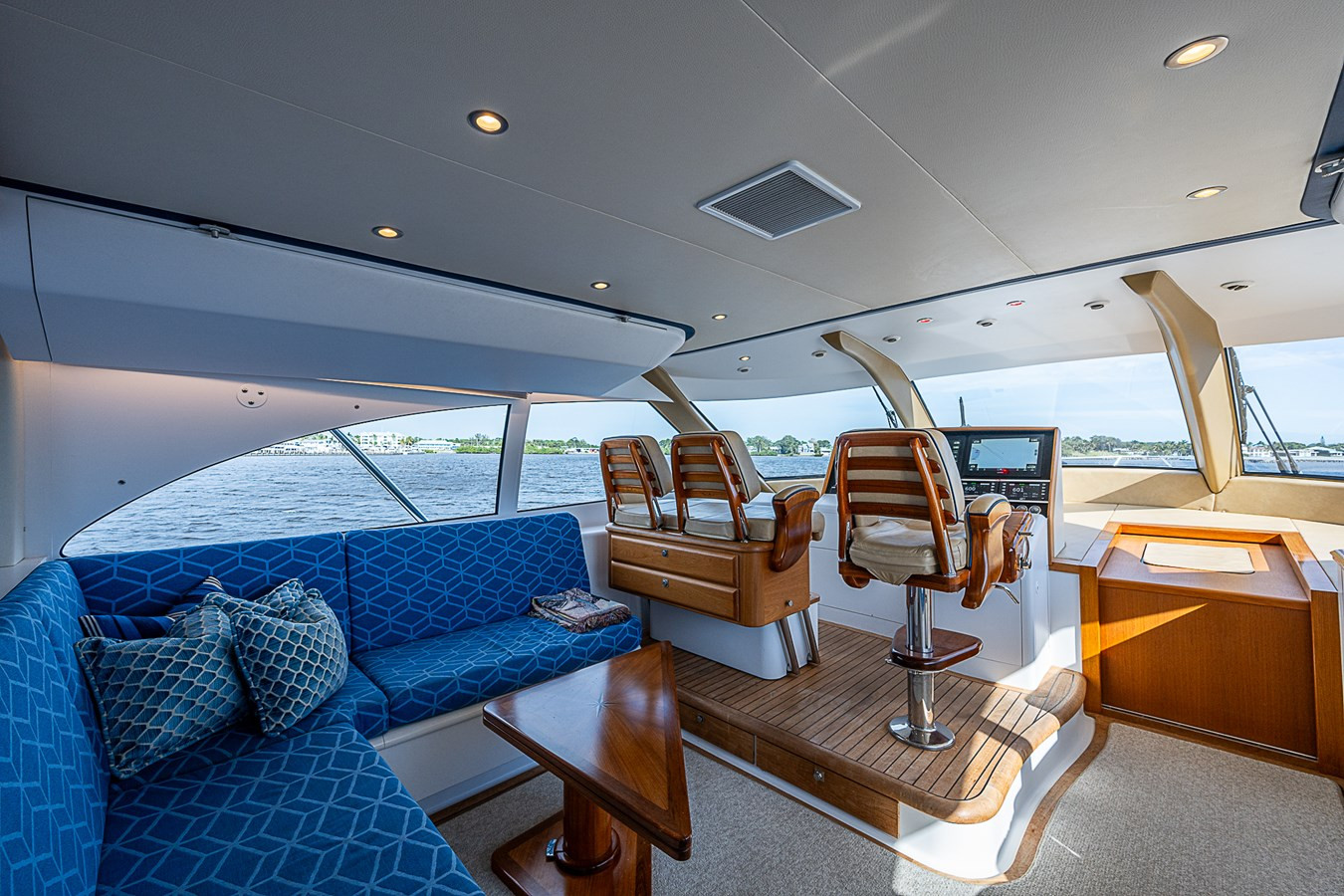 https://arconyachts.ams3.digitaloceanspaces.com/109210/conversions/large_4517784-optimize.jpg