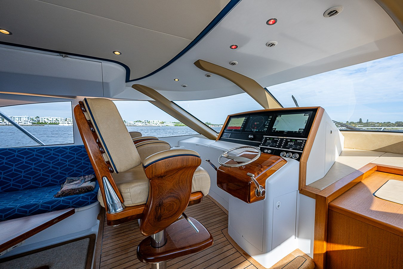 https://arconyachts.ams3.digitaloceanspaces.com/109216/conversions/large_4517786-optimize.jpg
