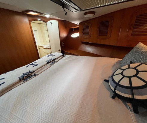 64 FT 1999 MIKELSON LONG-RANGE LUXURY SPORTFISHER, SWELLS