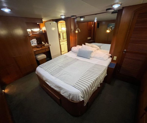 64 FT 1999 MIKELSON LONG-RANGE LUXURY SPORTFISHER, SWELLS