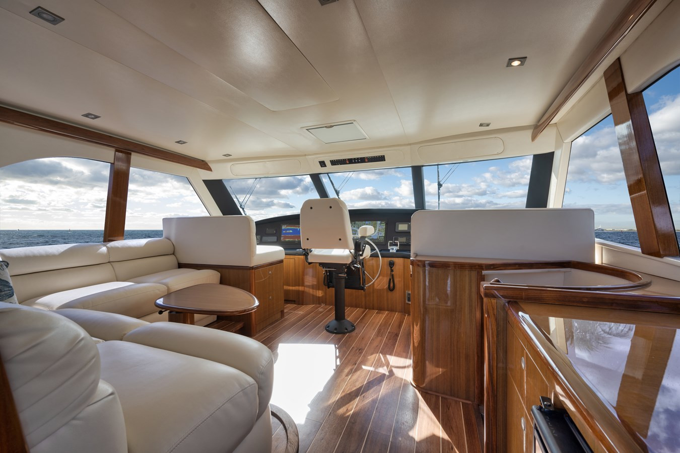 https://arconyachts.ams3.digitaloceanspaces.com/109275/conversions/large_4758965-optimize.jpg