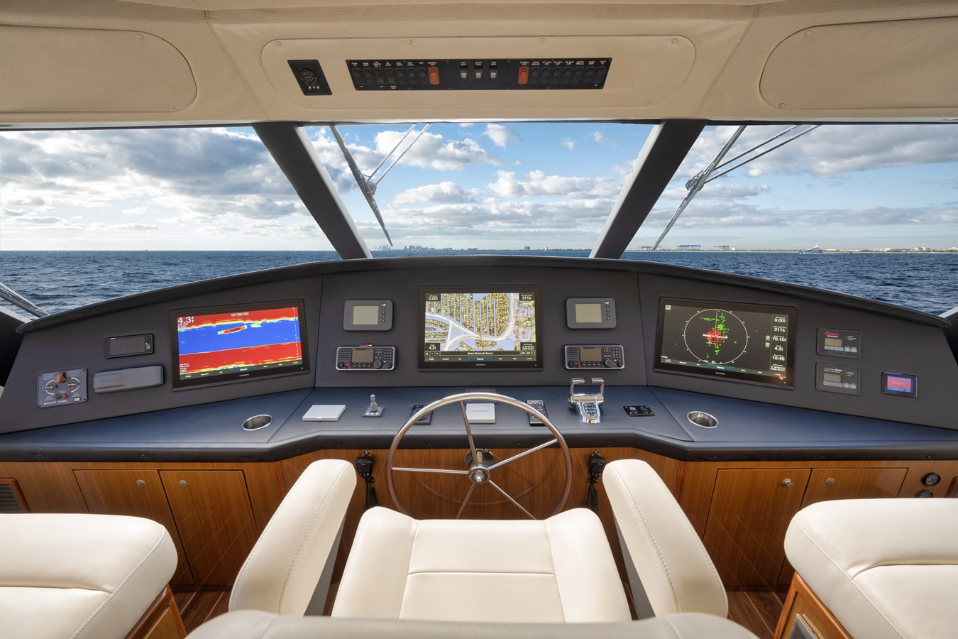 https://arconyachts.ams3.digitaloceanspaces.com/109278/conversions/large_4758967-optimize.jpg