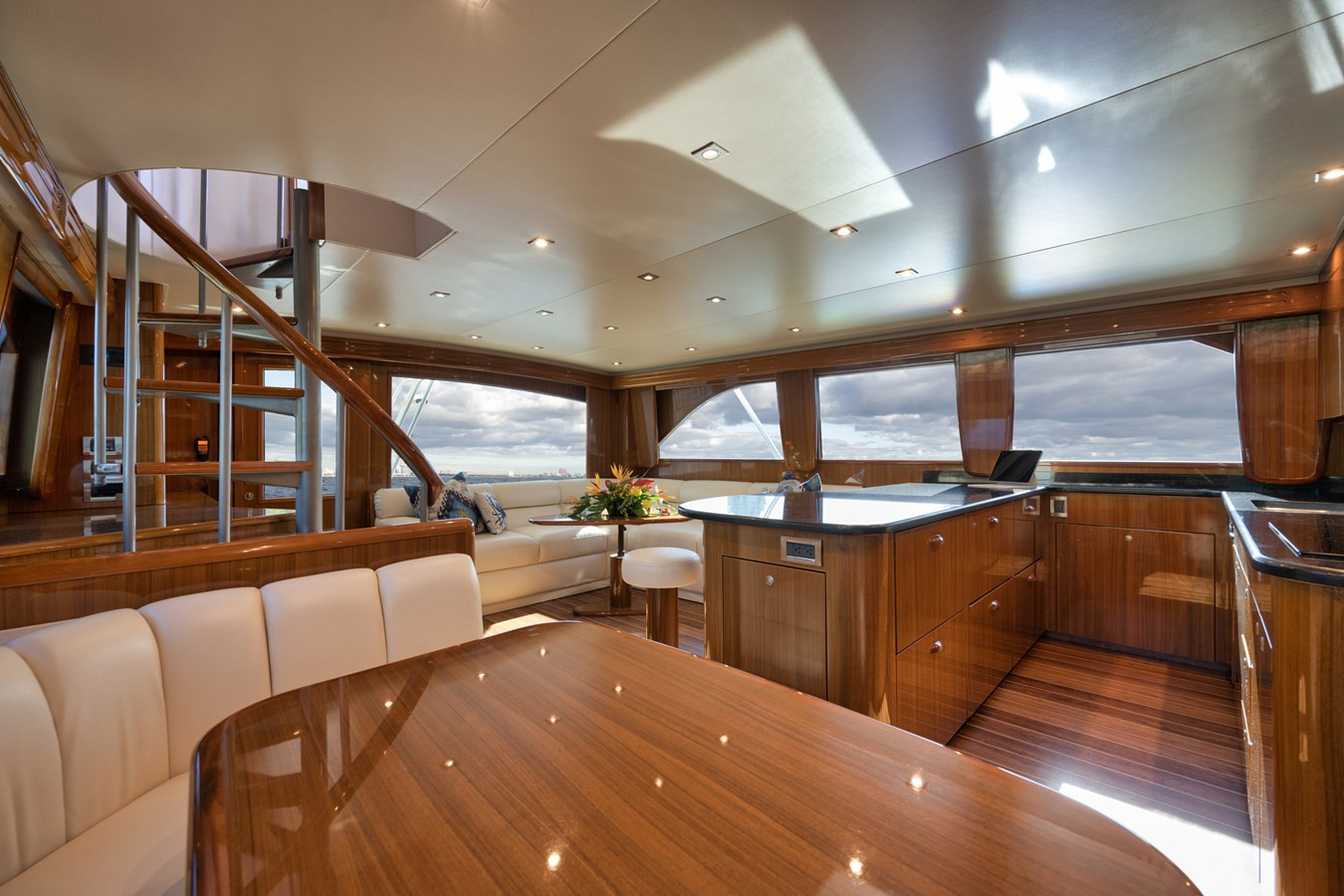 https://arconyachts.ams3.digitaloceanspaces.com/109312/conversions/large_4758957-optimize.jpg