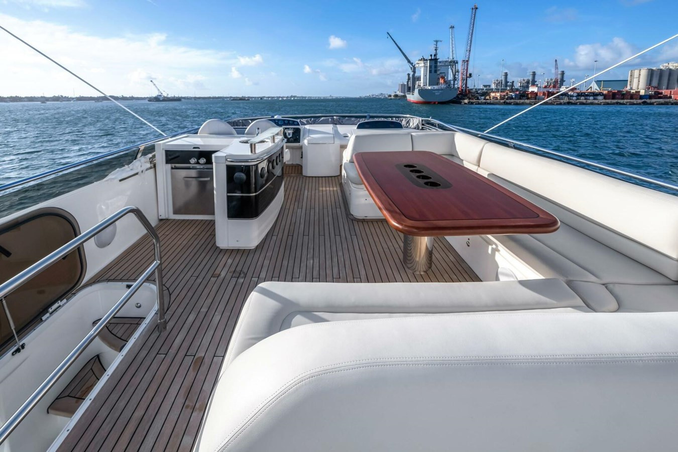 https://arconyachts.ams3.digitaloceanspaces.com/109443/conversions/large_4840477-optimize.jpg