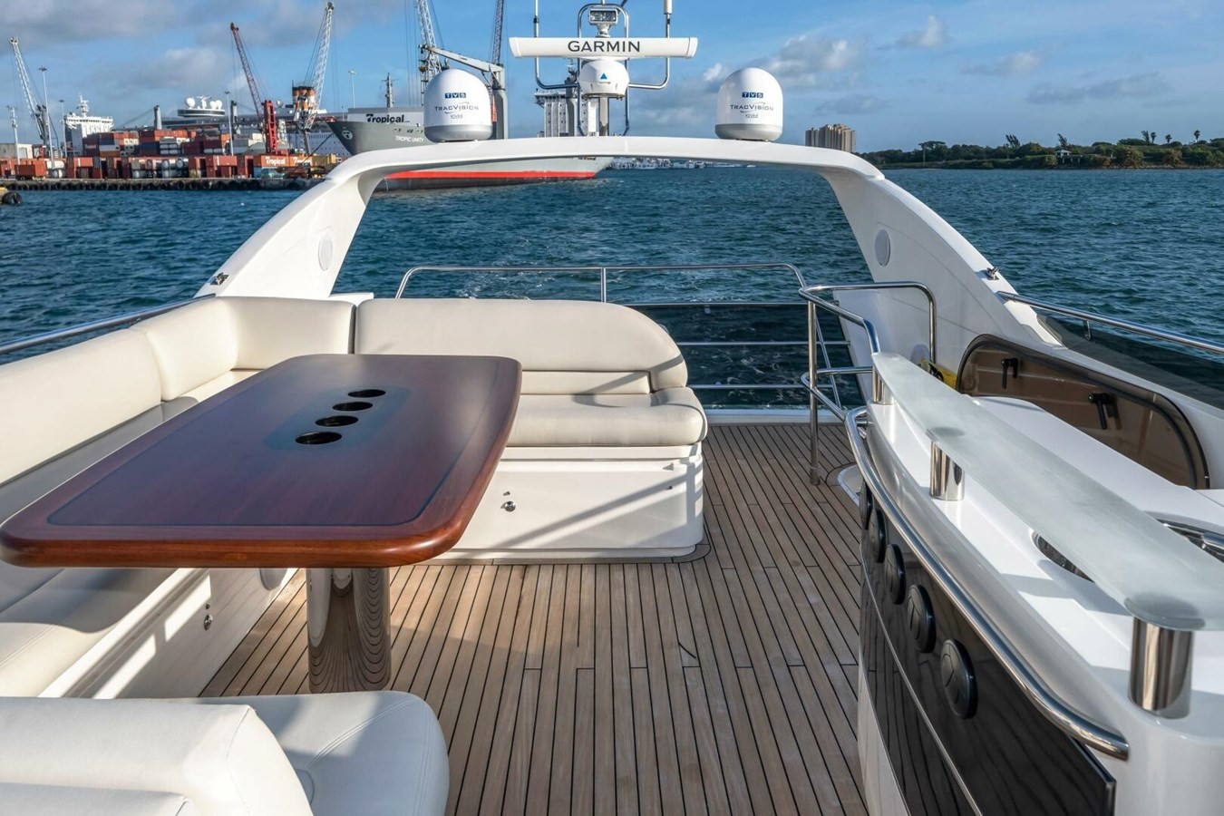 https://arconyachts.ams3.digitaloceanspaces.com/109446/conversions/large_4840479-optimize.jpg