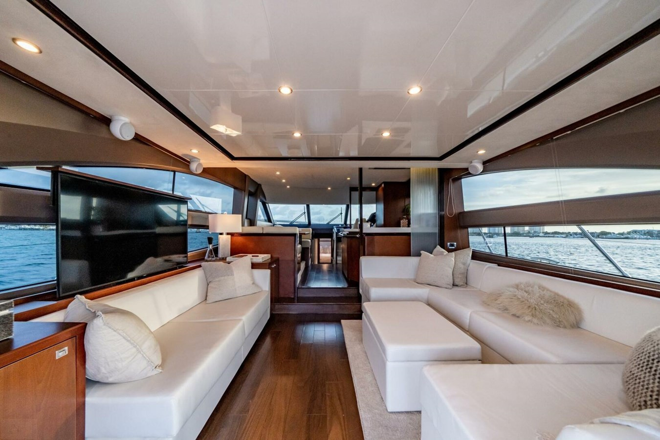https://arconyachts.ams3.digitaloceanspaces.com/109455/conversions/large_4840484-optimize.jpg