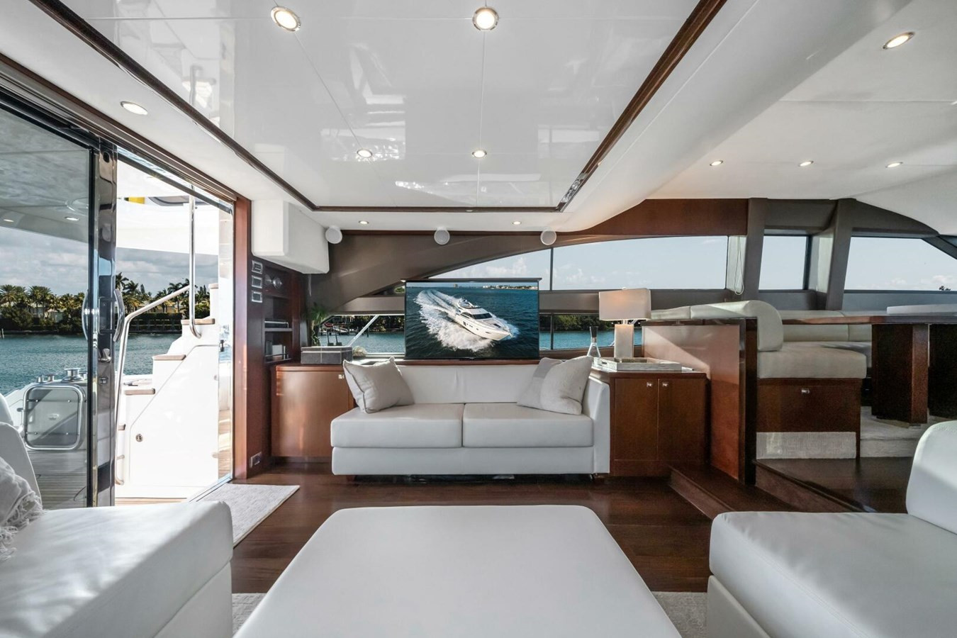 https://arconyachts.ams3.digitaloceanspaces.com/109457/conversions/large_4840485-optimize.jpg