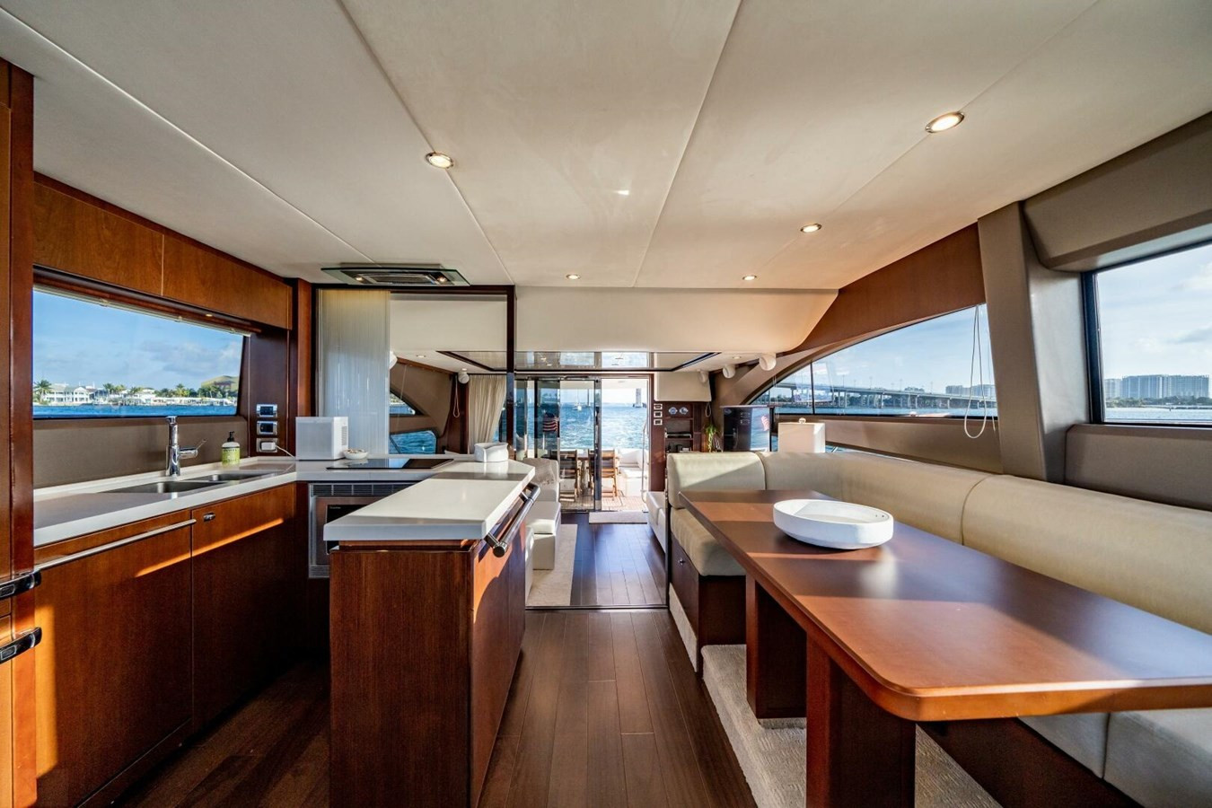 https://arconyachts.ams3.digitaloceanspaces.com/109463/conversions/large_4840488-optimize.jpg