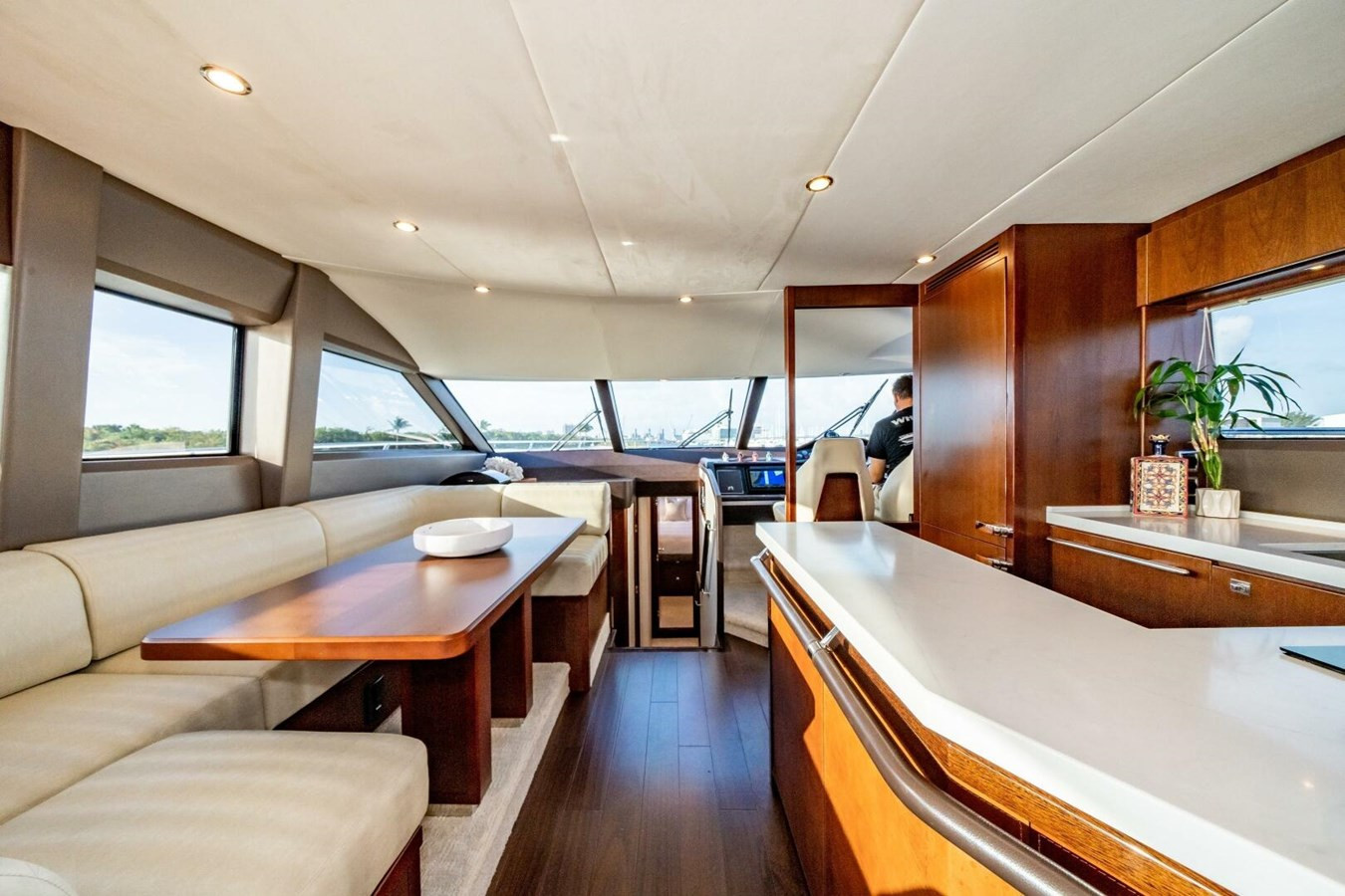 https://arconyachts.ams3.digitaloceanspaces.com/109466/conversions/large_4840489-optimize.jpg