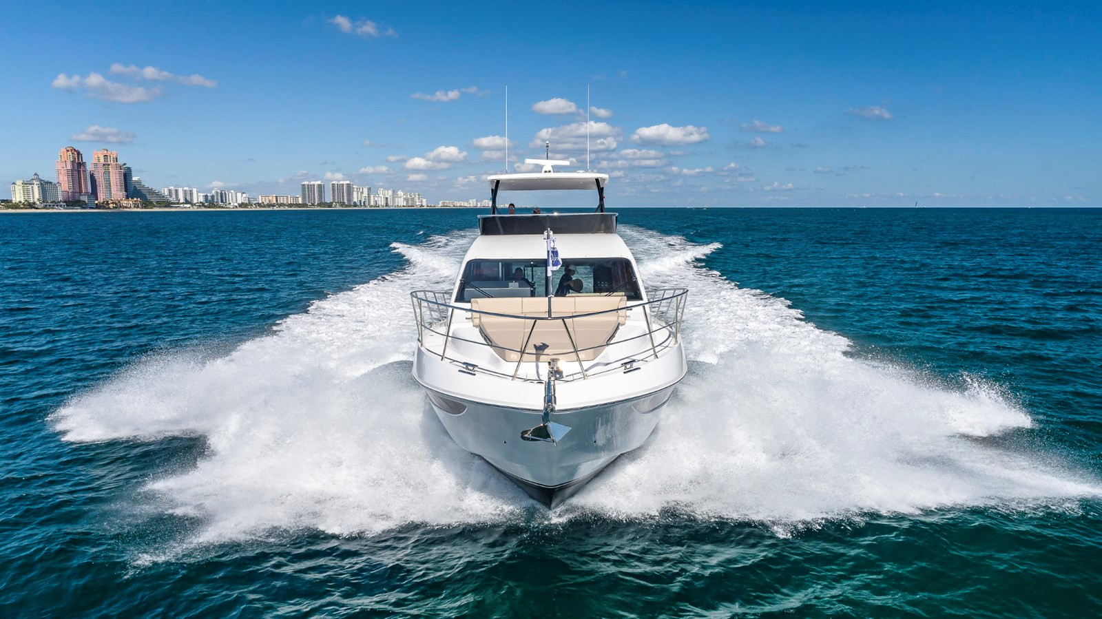2022 DYNA FLYBRIDGE 63