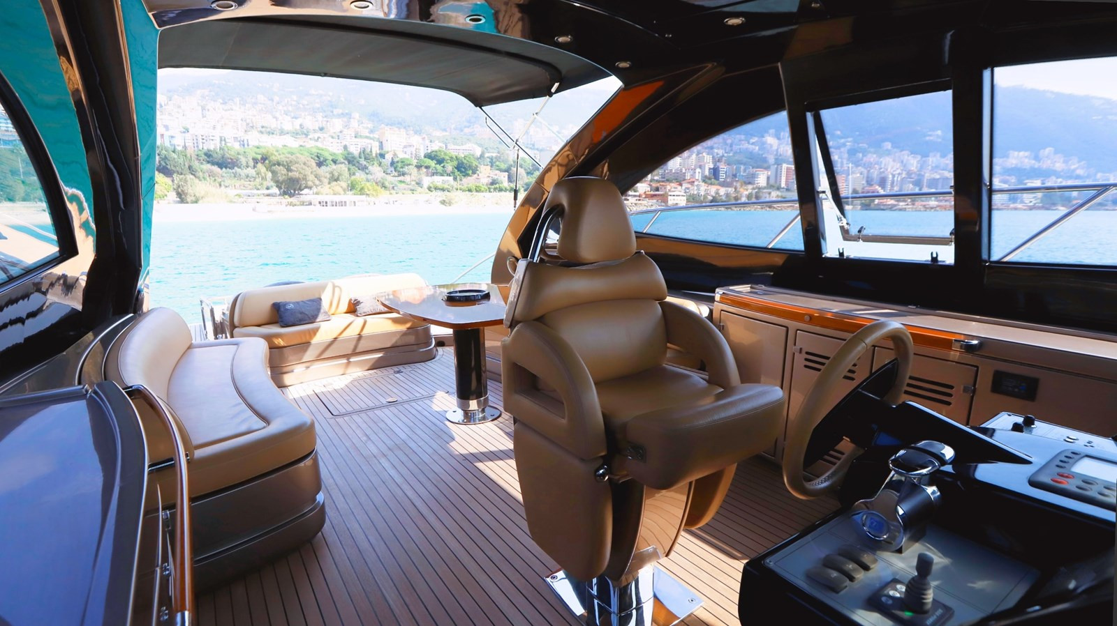 https://arconyachts.ams3.digitaloceanspaces.com/109528/conversions/large_4605608-optimize.jpg
