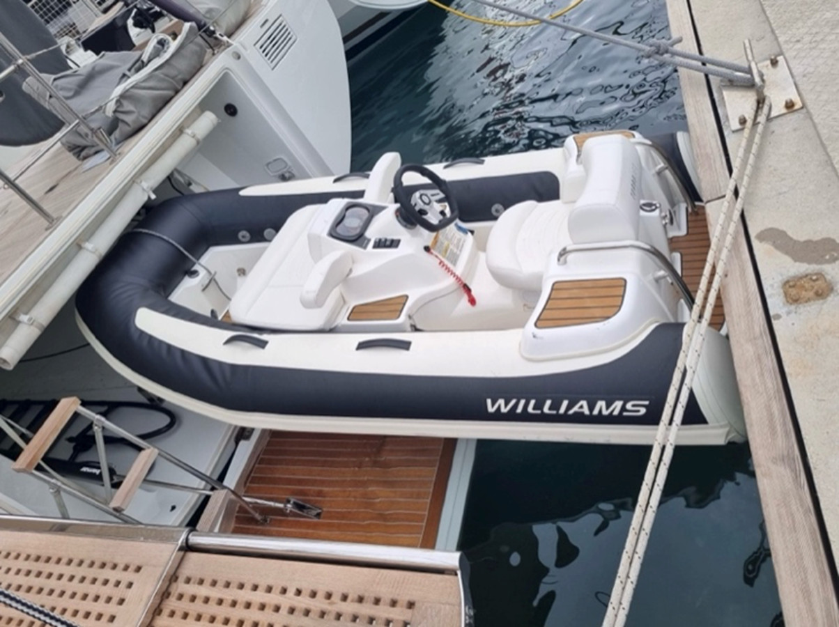 https://arconyachts.ams3.digitaloceanspaces.com/109559/conversions/large_4600838-optimize.jpg