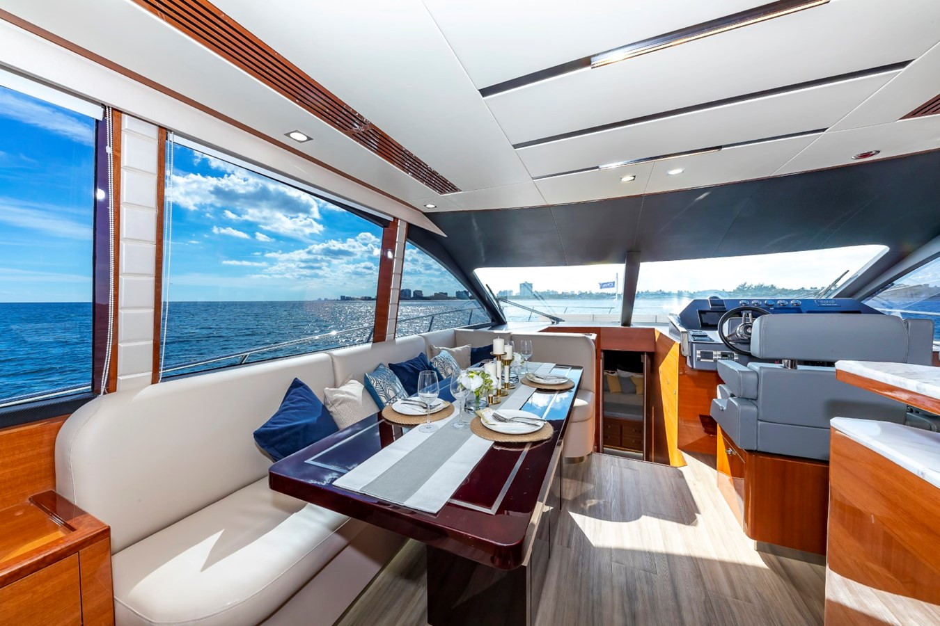 https://arconyachts.ams3.digitaloceanspaces.com/109560/conversions/large_3634760-optimize.jpg