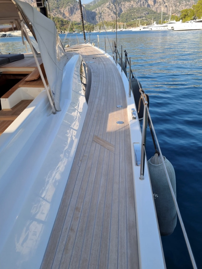 https://arconyachts.ams3.digitaloceanspaces.com/109565/conversions/large_4600840-optimize.jpg