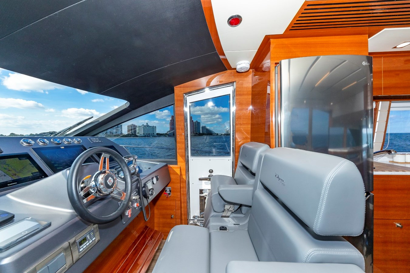 https://arconyachts.ams3.digitaloceanspaces.com/109576/conversions/large_3634766-optimize.jpg