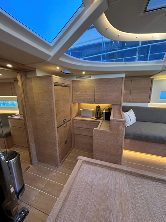 https://arconyachts.ams3.digitaloceanspaces.com/109585/conversions/large_4600846-optimize.jpg