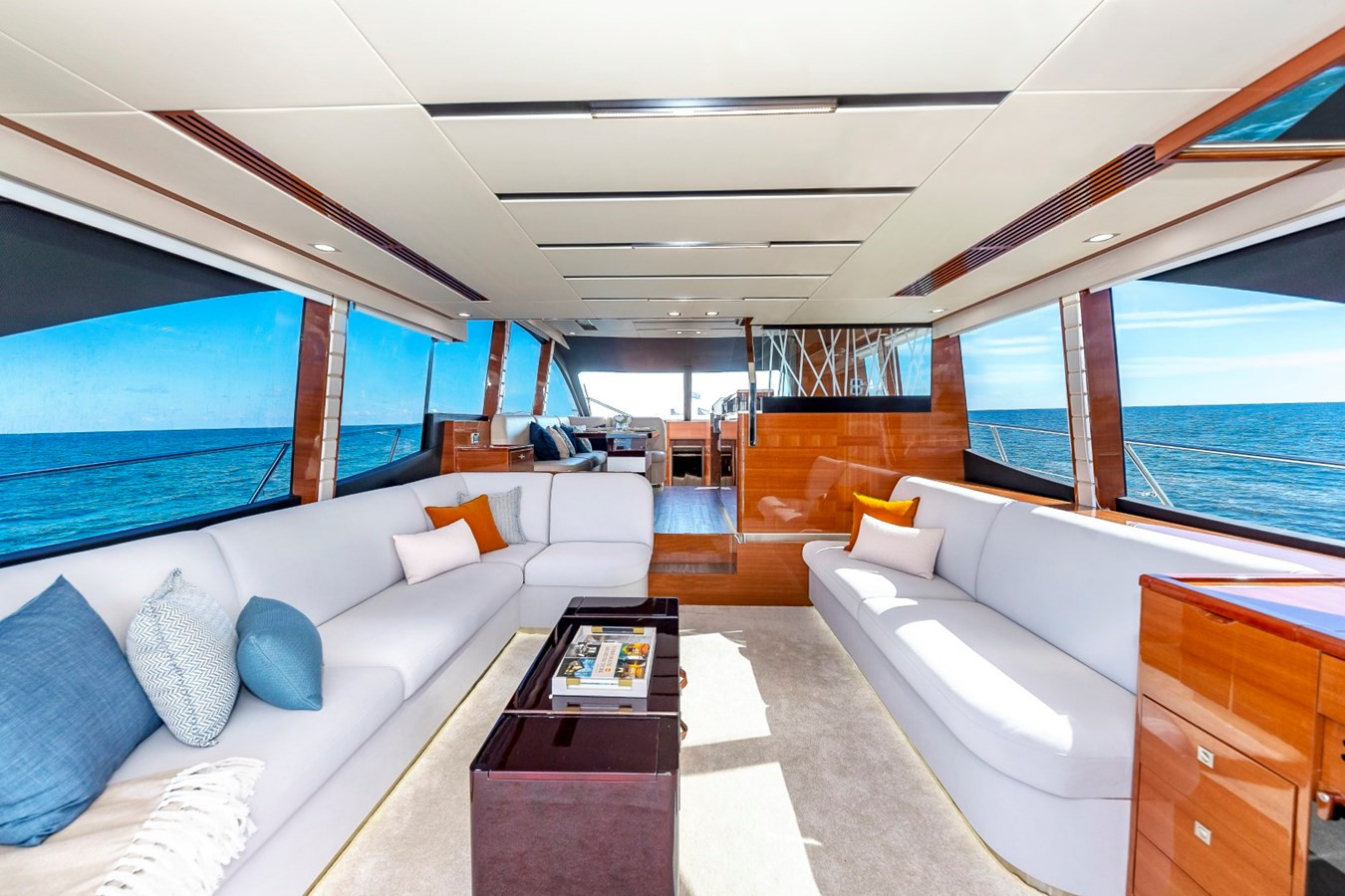https://arconyachts.ams3.digitaloceanspaces.com/109599/conversions/large_3634775-optimize.jpg