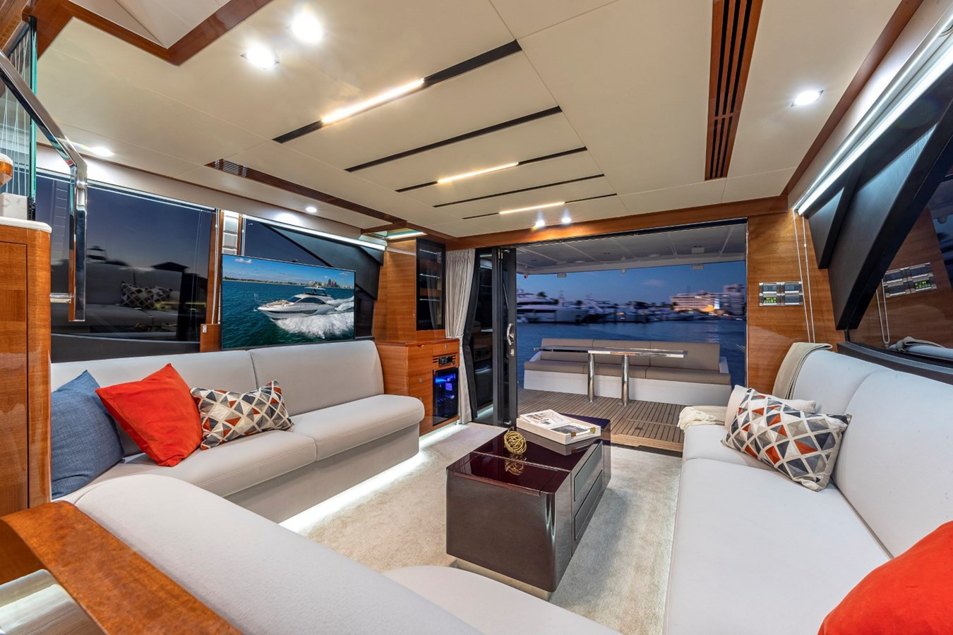 https://arconyachts.ams3.digitaloceanspaces.com/109616/conversions/large_3634781-optimize.jpg