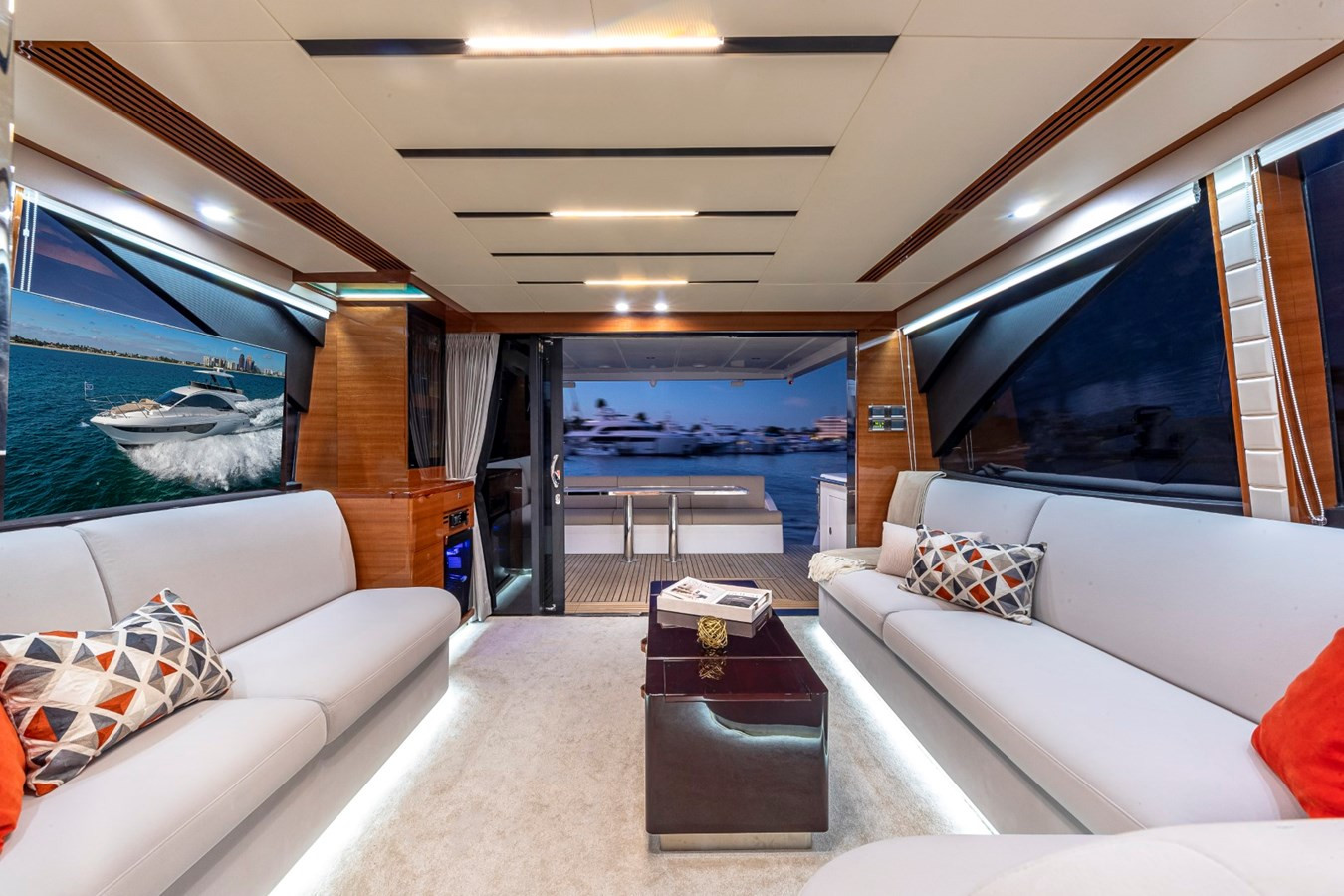 https://arconyachts.ams3.digitaloceanspaces.com/109619/conversions/large_3634782-optimize.jpg