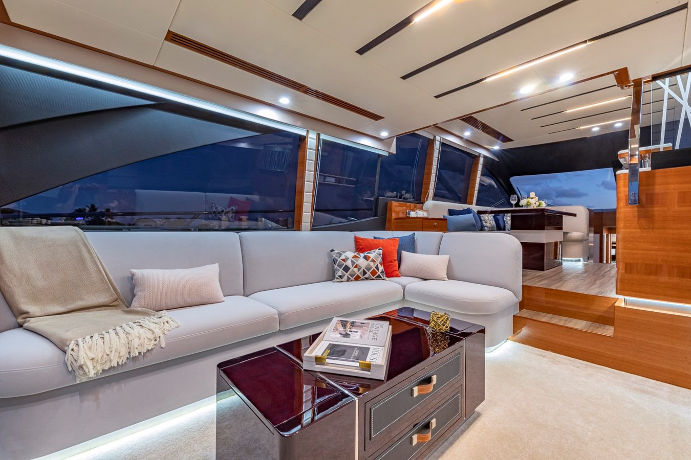 https://arconyachts.ams3.digitaloceanspaces.com/109621/conversions/large_3634783-optimize.jpg