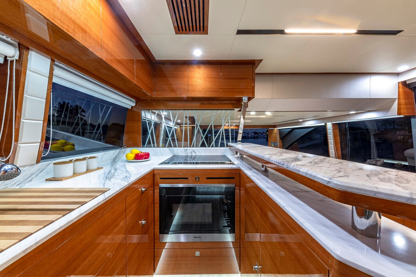 https://arconyachts.ams3.digitaloceanspaces.com/109627/conversions/large_3634785-optimize.jpg