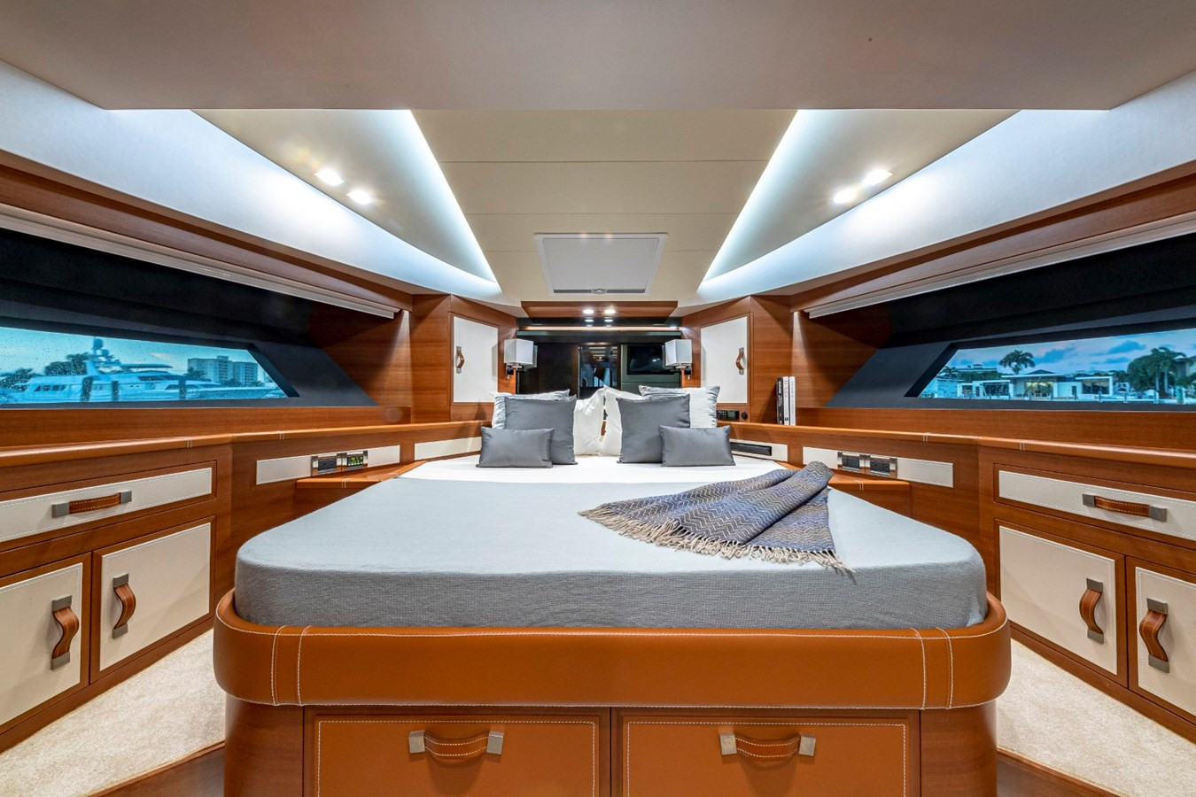 https://arconyachts.ams3.digitaloceanspaces.com/109638/conversions/large_3634789-optimize.jpg