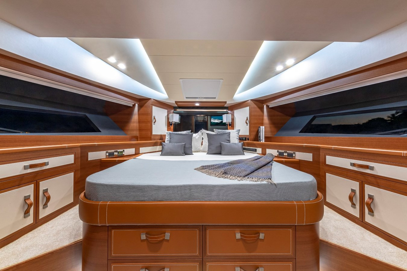 https://arconyachts.ams3.digitaloceanspaces.com/109640/conversions/large_3634790-optimize.jpg