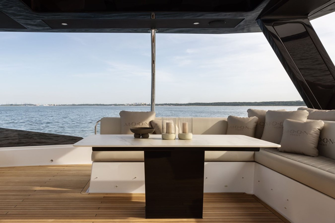 https://arconyachts.ams3.digitaloceanspaces.com/109689/conversions/large_4811973-optimize.jpg
