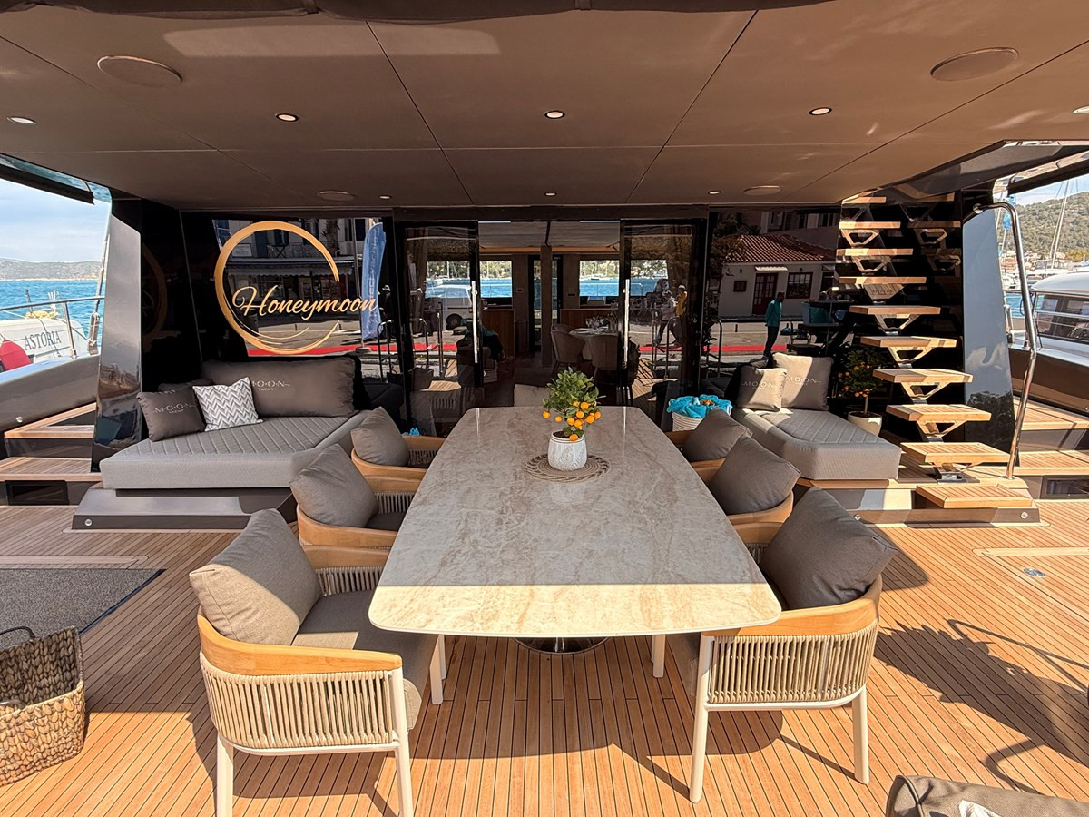 https://arconyachts.ams3.digitaloceanspaces.com/109800/conversions/large_4685531-optimize.jpg