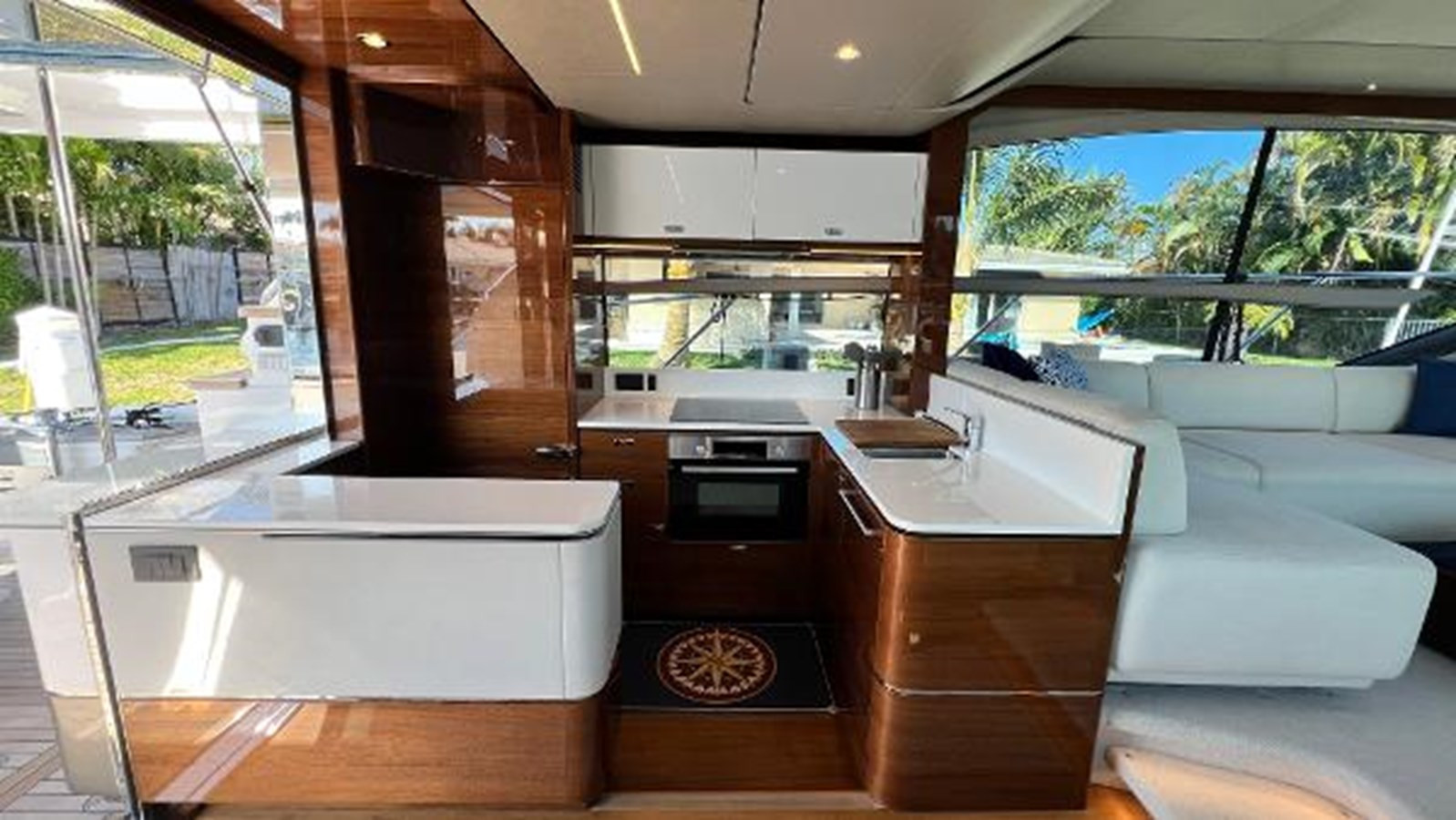 https://arconyachts.ams3.digitaloceanspaces.com/109869/conversions/large_4818881-optimize.jpg