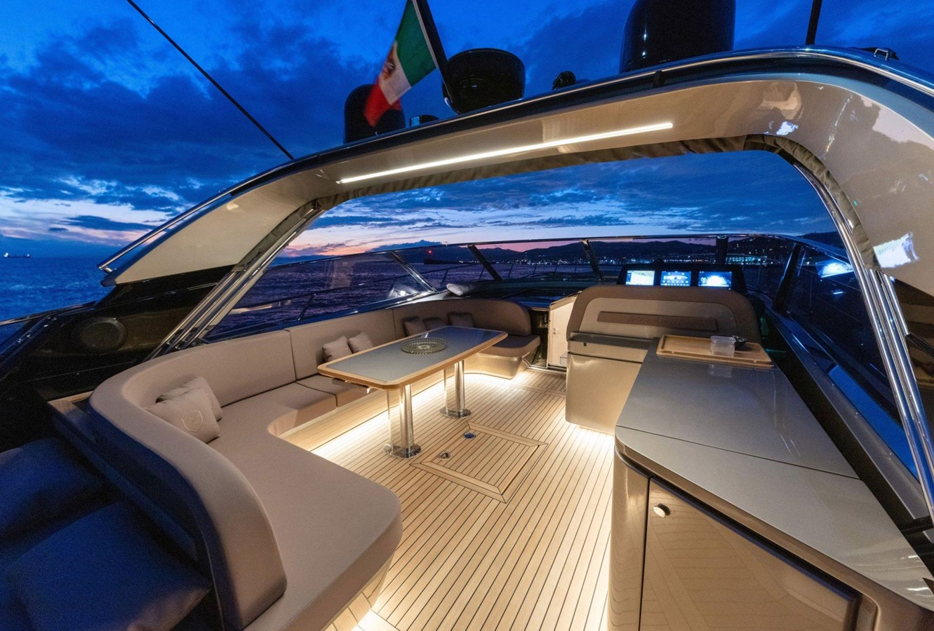 https://arconyachts.ams3.digitaloceanspaces.com/109894/conversions/large_4120924-optimize.jpg