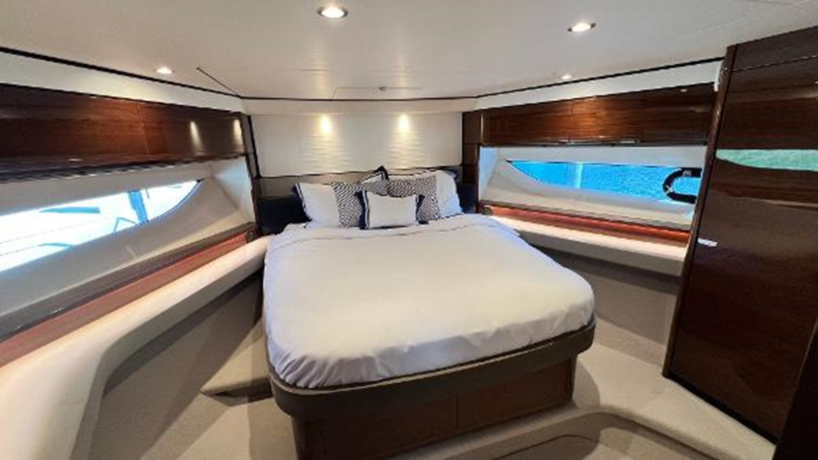 https://arconyachts.ams3.digitaloceanspaces.com/109921/conversions/large_4818899-optimize.jpg