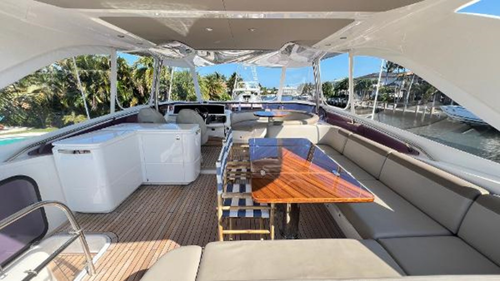 https://arconyachts.ams3.digitaloceanspaces.com/109940/conversions/large_4818905-optimize.jpg