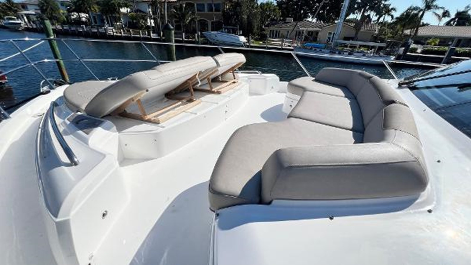 https://arconyachts.ams3.digitaloceanspaces.com/109967/conversions/large_4818914-optimize.jpg