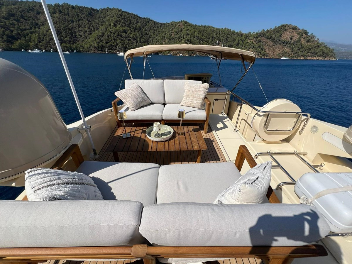 https://arconyachts.ams3.digitaloceanspaces.com/109984/conversions/large_4817408-optimize.jpg