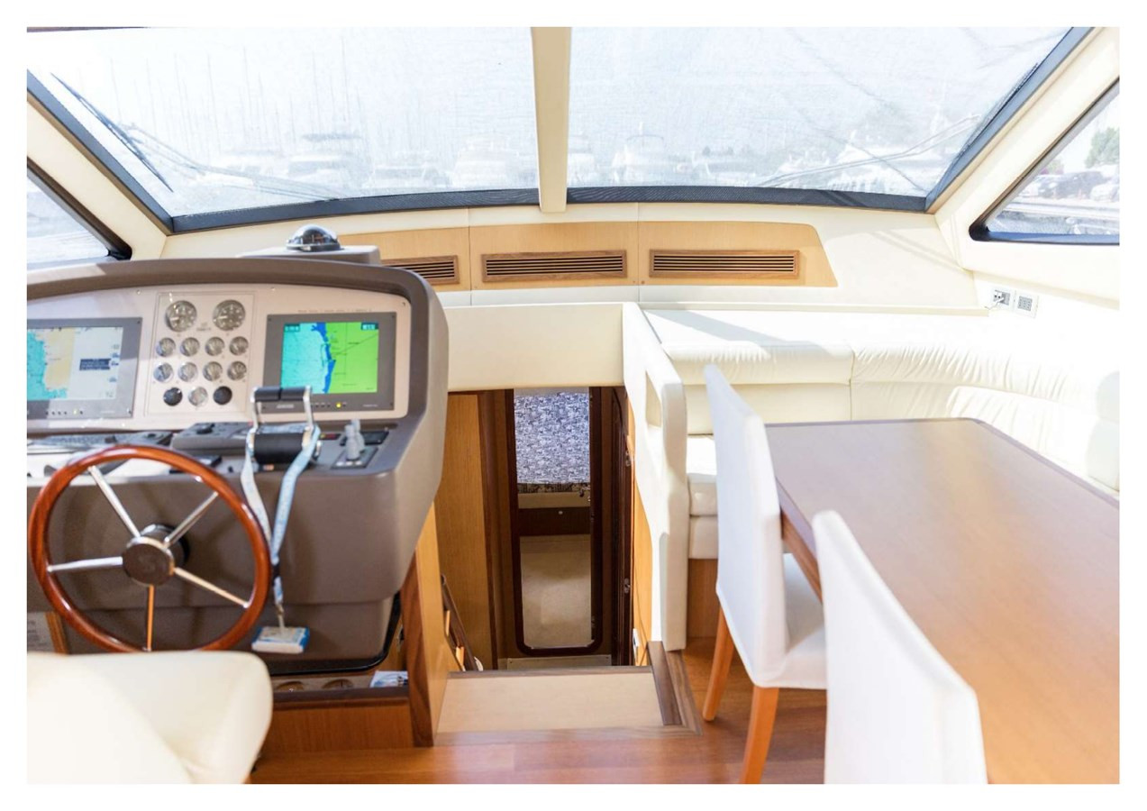https://arconyachts.ams3.digitaloceanspaces.com/110003/conversions/large_4817390-optimize.jpg