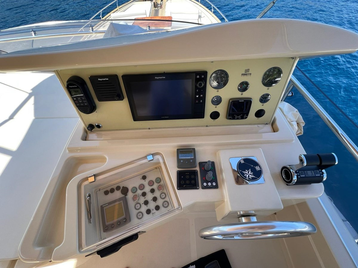 https://arconyachts.ams3.digitaloceanspaces.com/110064/conversions/large_4817414-optimize.jpg