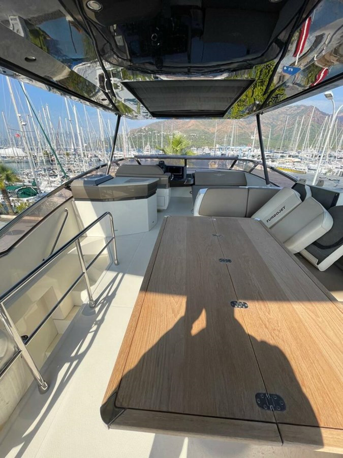 https://arconyachts.ams3.digitaloceanspaces.com/110103/conversions/large_4371899-optimize.jpg