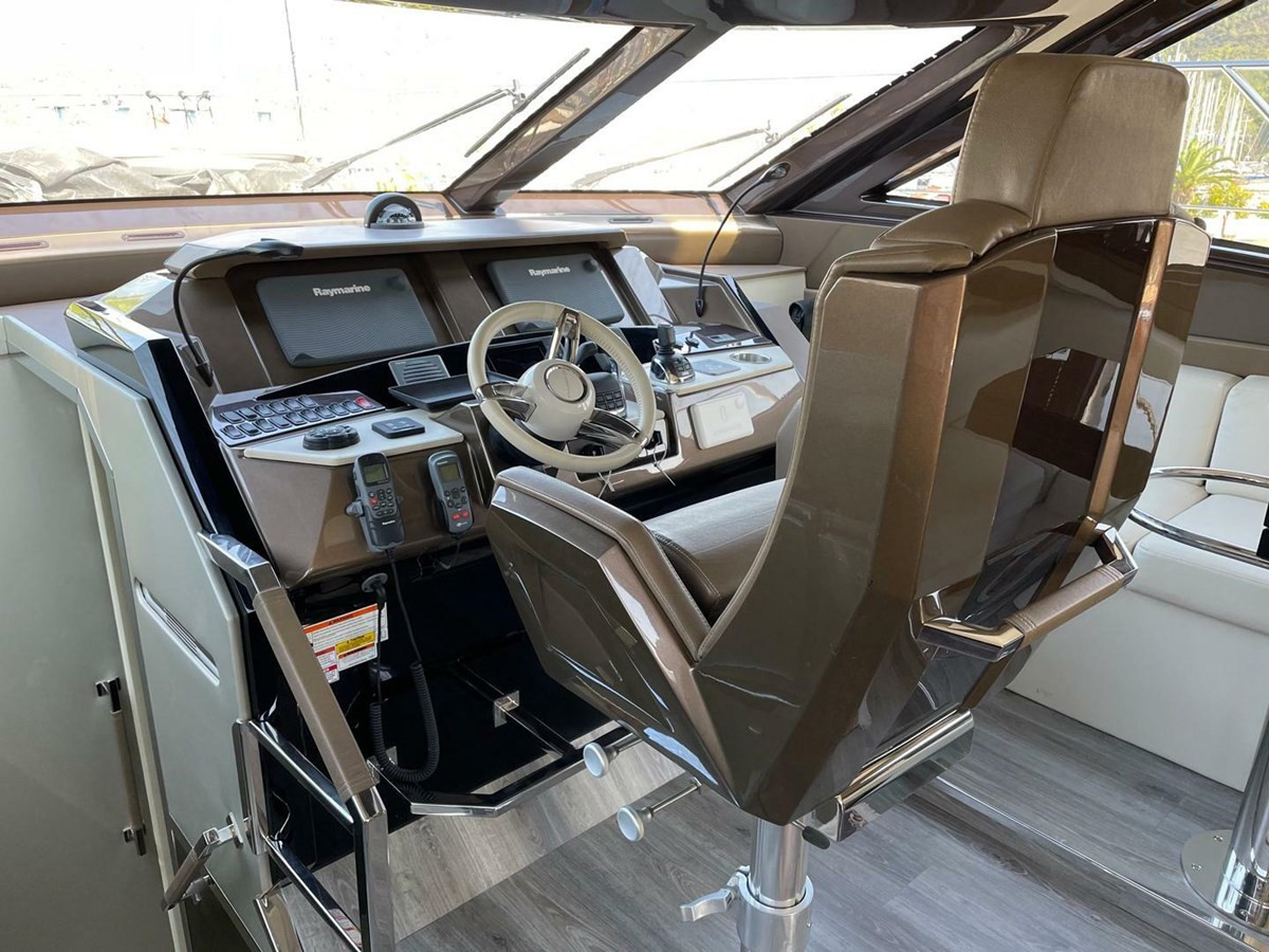 https://arconyachts.ams3.digitaloceanspaces.com/110127/conversions/large_4371906-optimize.jpg