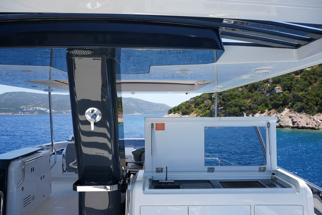 https://arconyachts.ams3.digitaloceanspaces.com/110174/conversions/large_4643736-optimize.jpg