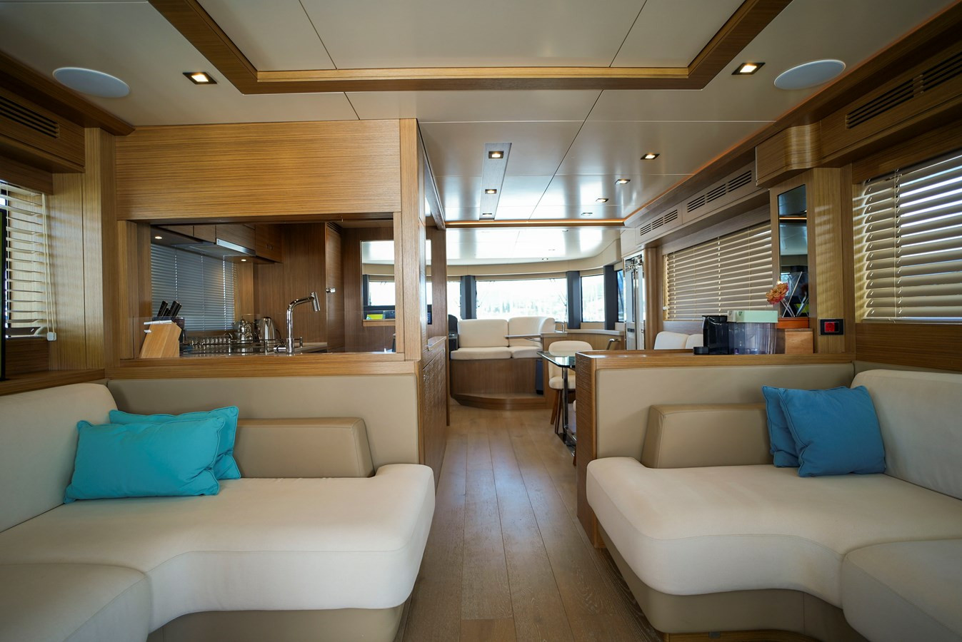 https://arconyachts.ams3.digitaloceanspaces.com/110187/conversions/large_4643766-optimize.jpg