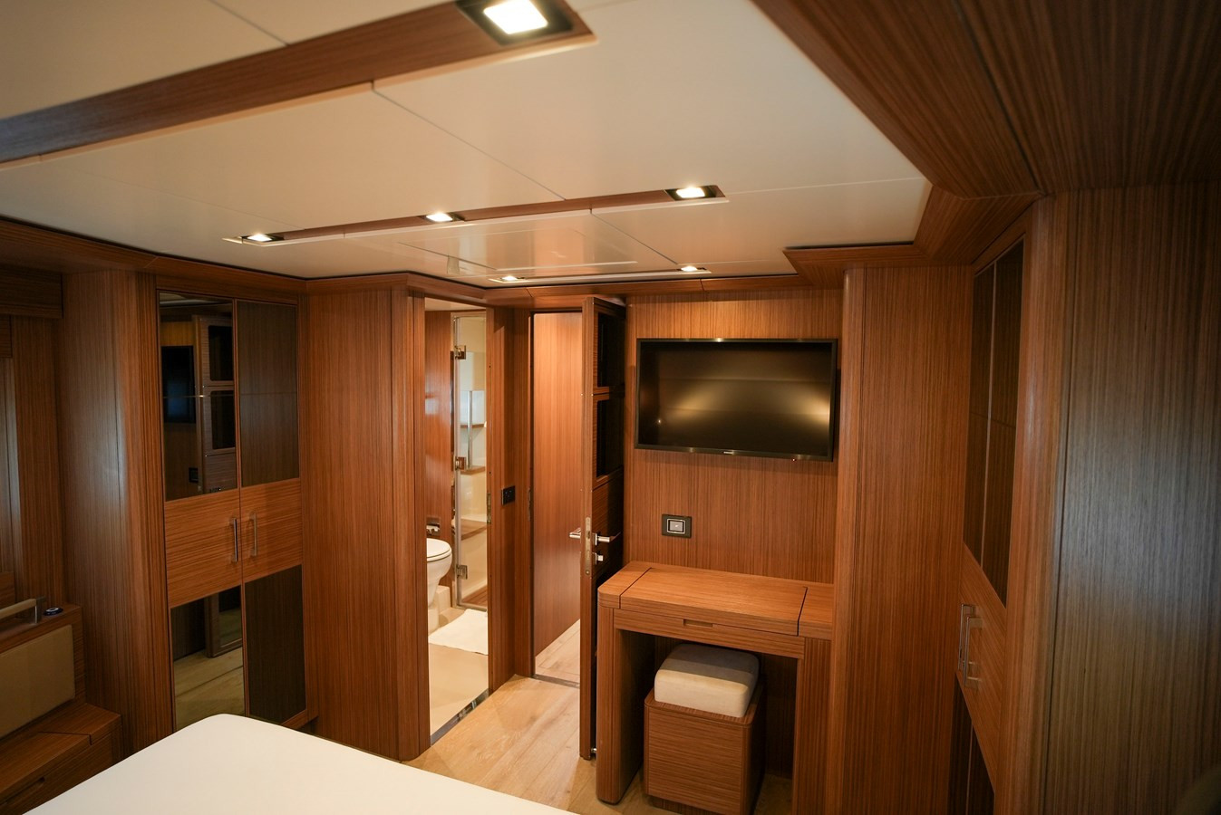 https://arconyachts.ams3.digitaloceanspaces.com/110225/conversions/large_4643772-optimize.jpg