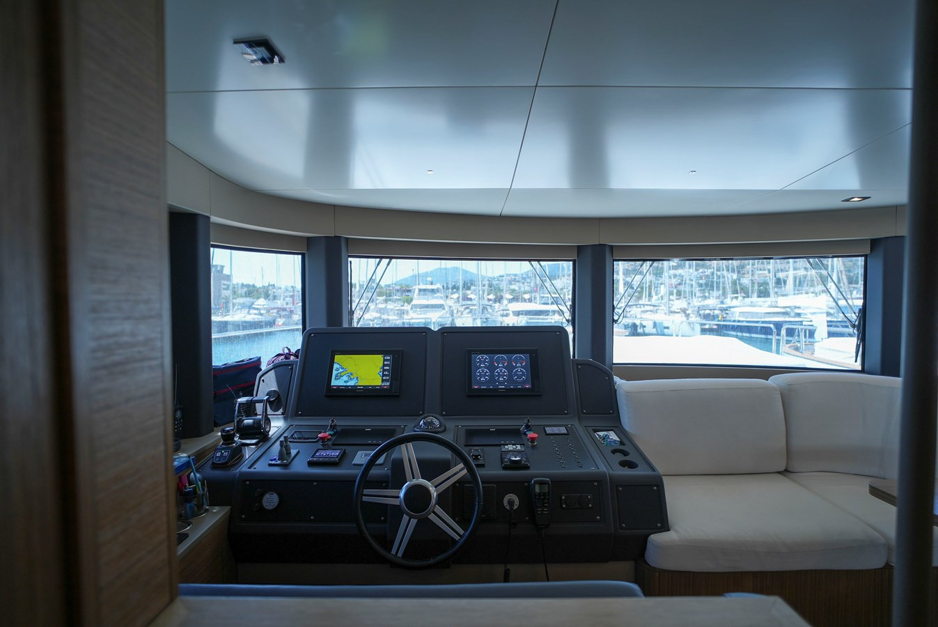 https://arconyachts.ams3.digitaloceanspaces.com/110234/conversions/large_4643753-optimize.jpg