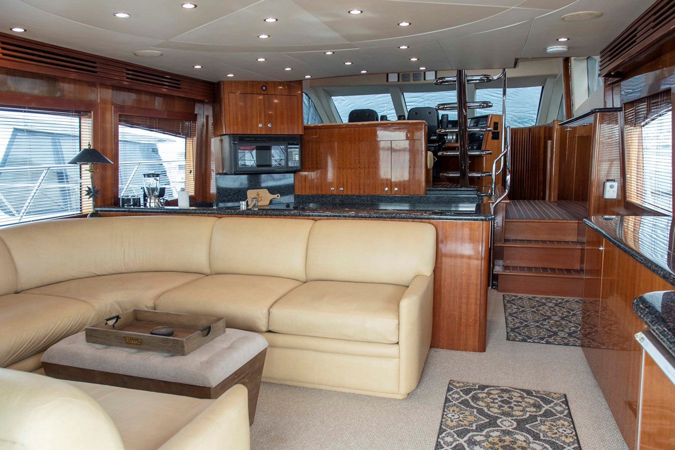 https://arconyachts.ams3.digitaloceanspaces.com/110274/conversions/large_3672426-optimize.jpg