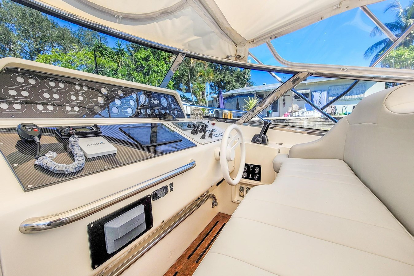 https://arconyachts.ams3.digitaloceanspaces.com/110307/conversions/large_4051403-optimize.jpg