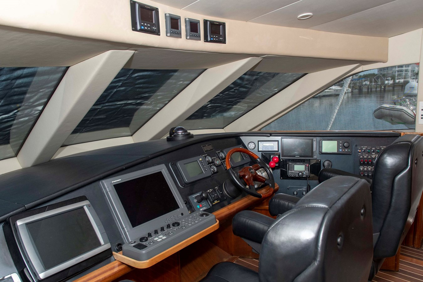 https://arconyachts.ams3.digitaloceanspaces.com/110326/conversions/large_3672444-optimize.jpg
