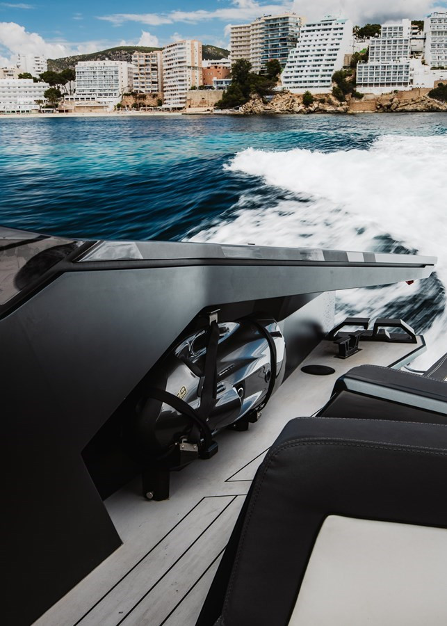 https://arconyachts.ams3.digitaloceanspaces.com/110339/conversions/large_4294853-optimize.jpg