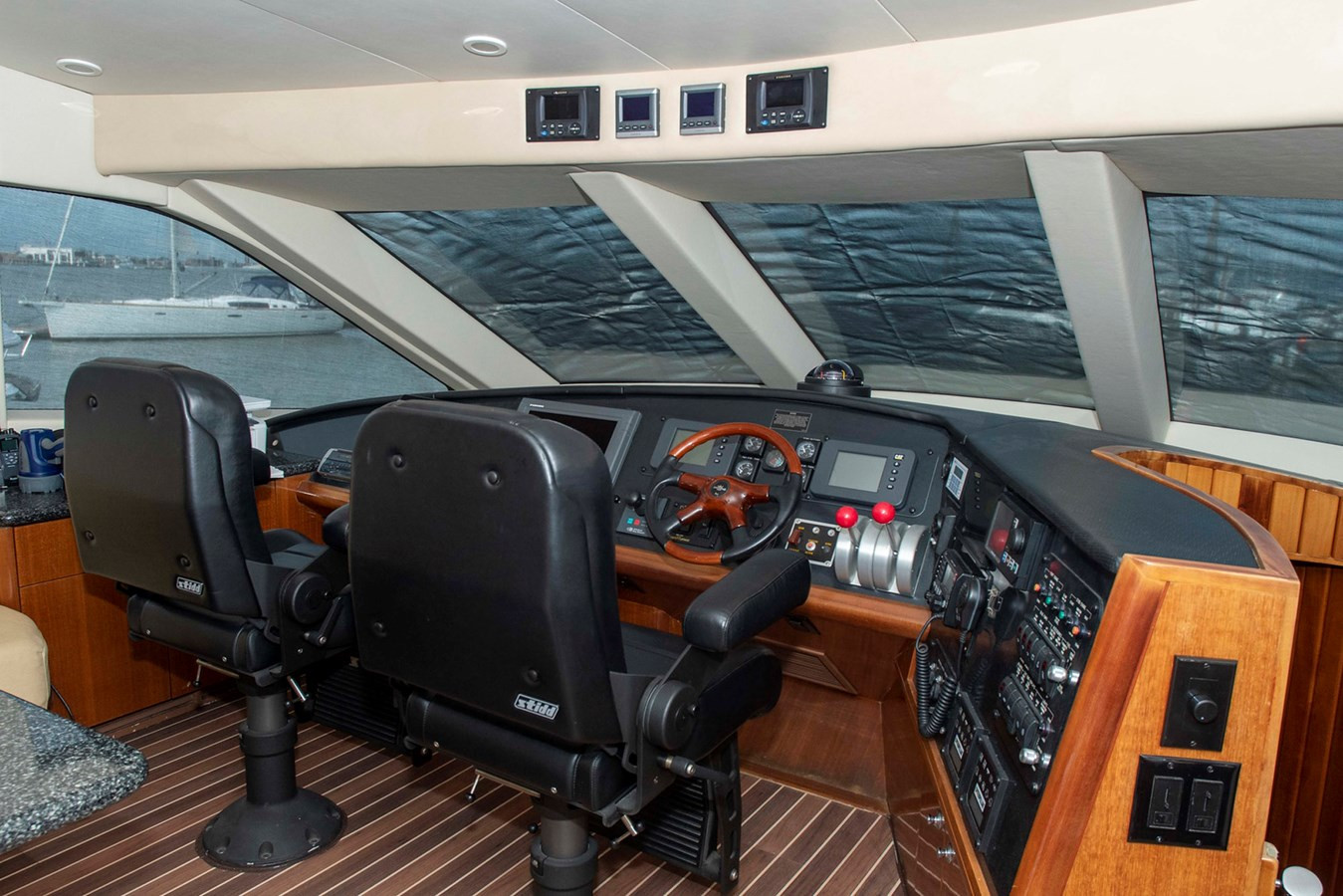 https://arconyachts.ams3.digitaloceanspaces.com/110341/conversions/large_3672449-optimize.jpg
