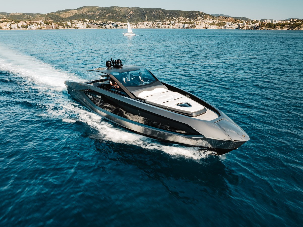 https://arconyachts.ams3.digitaloceanspaces.com/110352/conversions/large_4294858-optimize.jpg